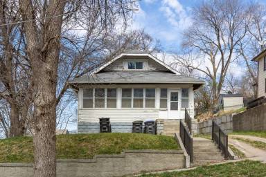 Main picture of 216 12th Ave