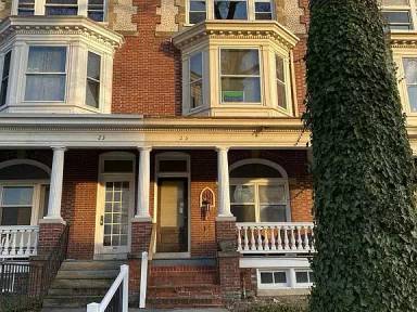 Main picture of 25 N West End Ave