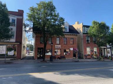 Main picture of 18 W King St