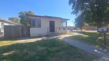 Main picture of 503 E 9th St
