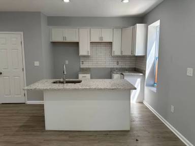Main picture of 4021 W Franklin St