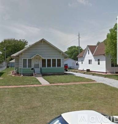 Main picture of 406 S Chicago Ave