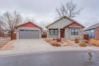 Main picture of 915 Caledonia Ct
