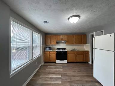 Main picture of 2561 Marbourne Ave