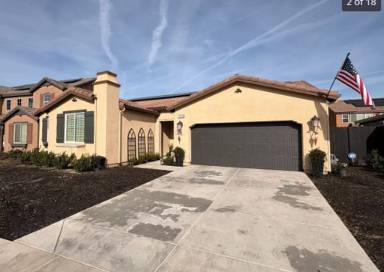 Main picture of 3042 N Hall St