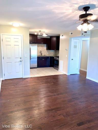 Main picture of Updated ground floor unit across from Madison Park