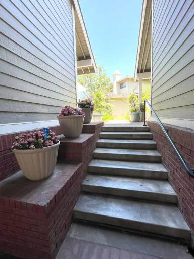 Main picture of 23 Catalina Ct