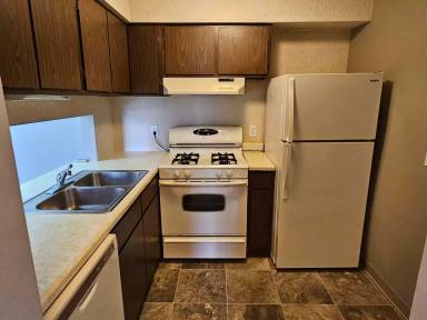 Main picture of 1049 S Main St