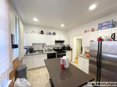 Main picture of 37 Hillside St