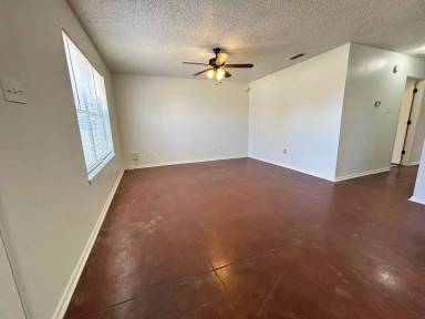 Main picture of 4644 Fordham St