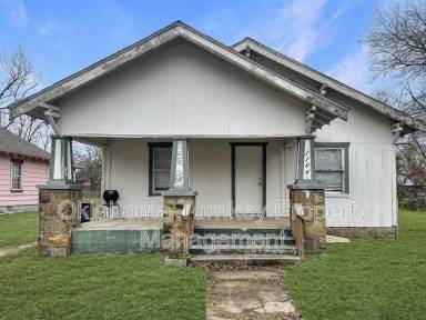 Main picture of 1104 W 8th St
