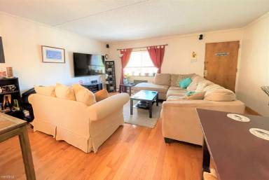 Main picture of 102 Sycamore St