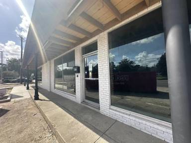 Main picture of 801 W University Ave