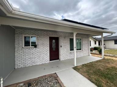 Main picture of 854 Clover Ln