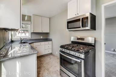Main picture of 1721 Oak Ave