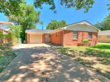 Main picture of 249 NW 82nd St