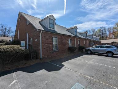 Main picture of 8011 N Point Blvd