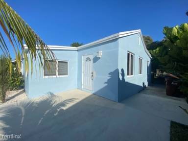 Main picture of 677 SE 9th Pl