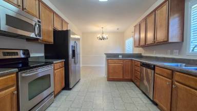 Main picture of 4001 Parkview Ct