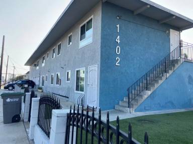Main picture of 1402 W 146th St
