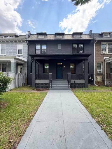 Main picture of 4025 Kansas Ave NW
