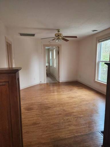 Main picture of 346 W 4th St