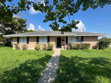 Main picture of 4411 Hamlin Dr