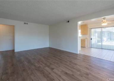 Main picture of 10625 Olive St