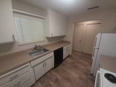 Main picture of 7764 Poplar Ave