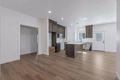 Main picture of 532 S Austin Ave