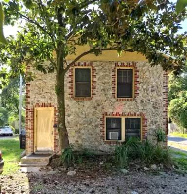 Main picture of 218 SW 10th St