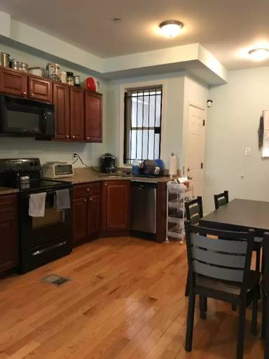 Main picture of 1434 N Willington St