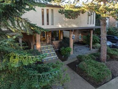 Main picture of 2031 Franklin Ave E