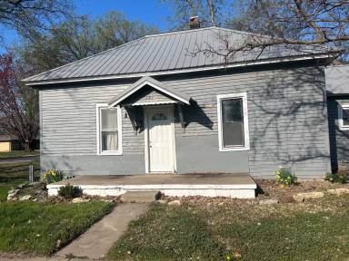 Main picture of 121 S Emporia St