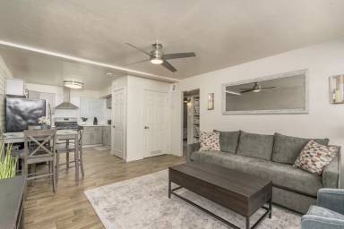 Main picture of Earl Palm Apartments