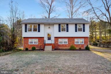 Main picture of 7 Rainier Ln