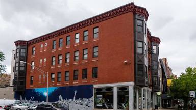 Main picture of 1735 W Division St