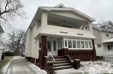 Main picture of 3667 W 140th St