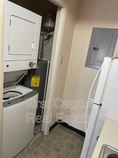 Main picture of 40 Glenview Dr