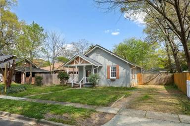 Main picture of 1 Spruce St NE
