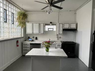 Main picture of 3960 Grand River Ave