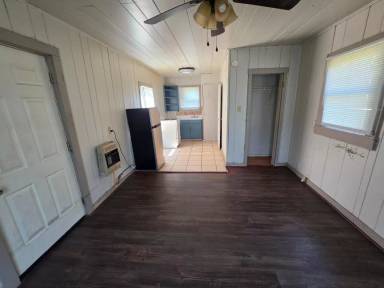 Main picture of 501 E Main St