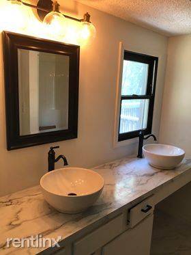 Main picture of 123 E Osage St