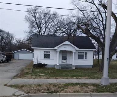 Main picture of 2245 Valley Pike