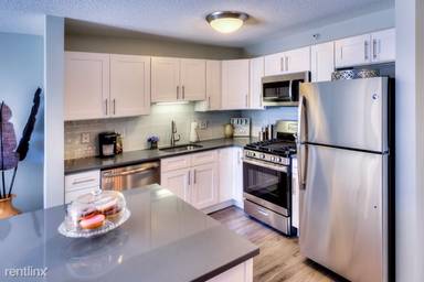 Main picture of 16 W Grand Ave