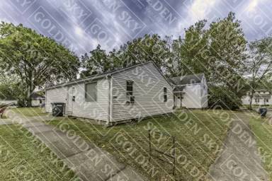 Main picture of 1811 1/2 W Adams St