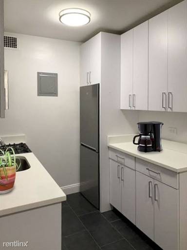 Main picture of 400 E 89th St Apartments