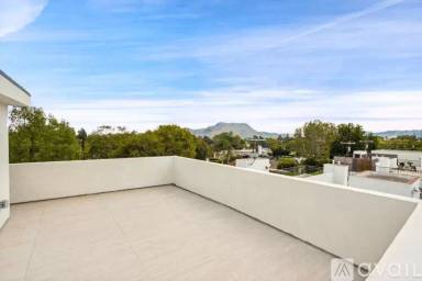 Main picture of 5022 Cahuenga Blvd