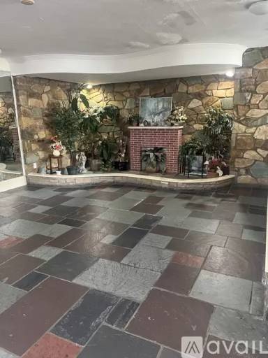 Main picture of 2025 Continental Ave