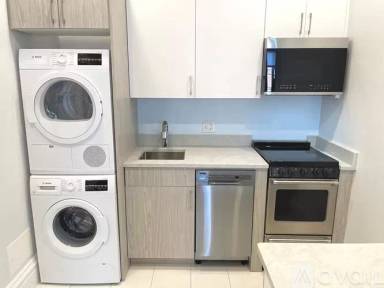 Main picture of 174 Newbury St